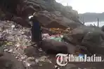 Warga-membuang-sampah-di-Bukit-Sruni-Pantai-Payangan-Jember-ilustrasi-sampah-di-Pantai-Payangan.jpg