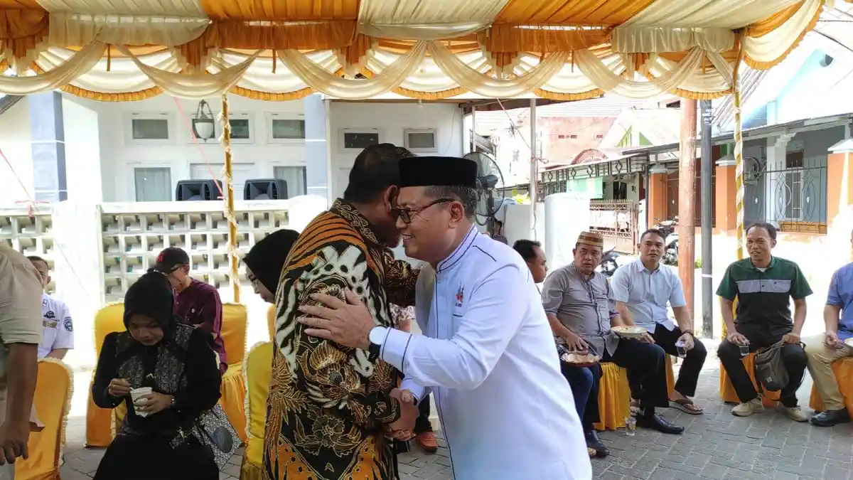 Bupati Gorontalo Utara Thariq Modanggu Open House Lebaran, Sambut Tamu di Rumah Pribadi
