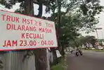 Papan-larangan-melintas-bagi-kendaraan-berat-di-Jalur-Silayur-Kota-Semarang.jpg