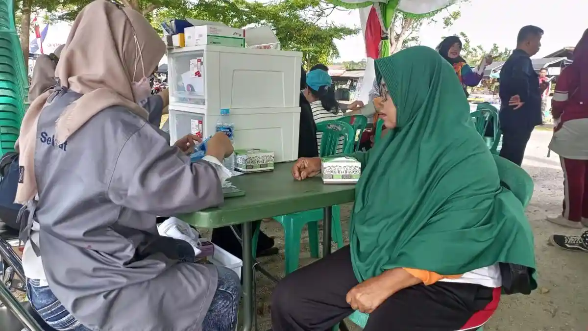 Hadir di Pesta Rakyat Teluk Rubiah, Mobil Sehat PT Timah Tbk Diserbu Warga 