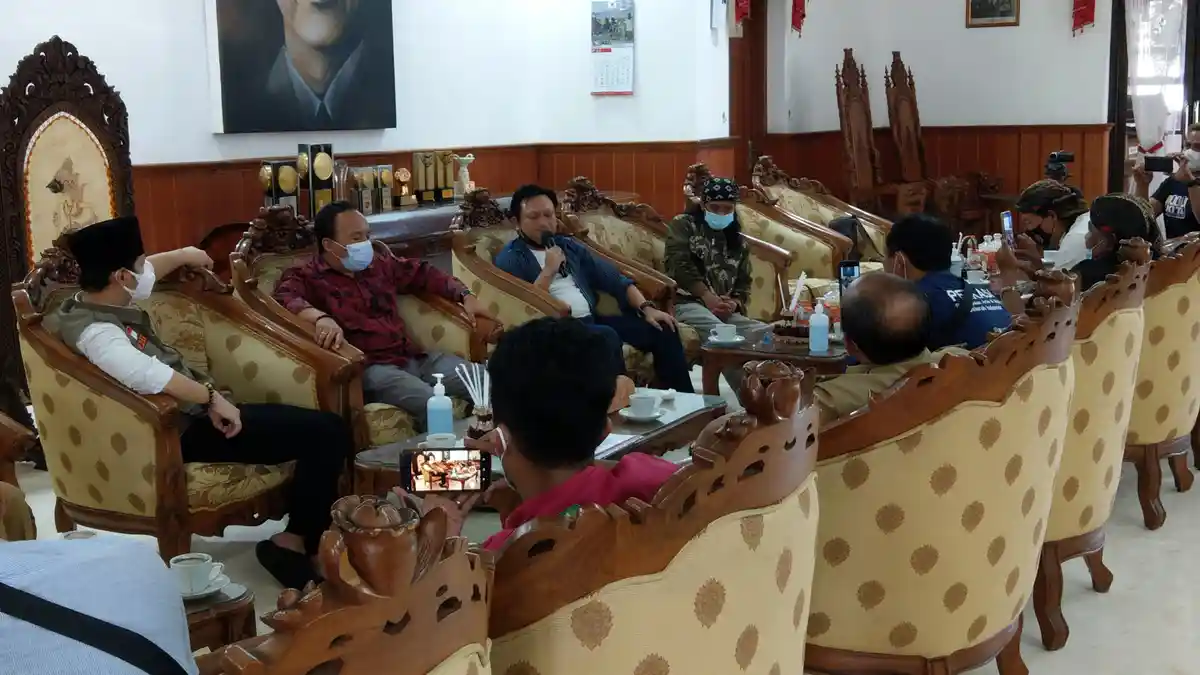 Bupati Trenggalek Tegur Keras Kades yang Unggah Hinaan Pekerja Seni di Facebook