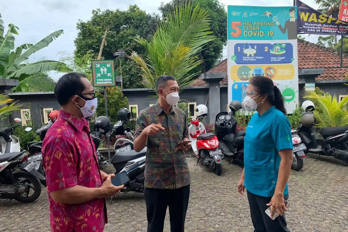 Pjs Bupati Karangasem Serinah Minta Agar Jalan Rusak & Mendesak Diprioritaskan untuk Diperbaiki