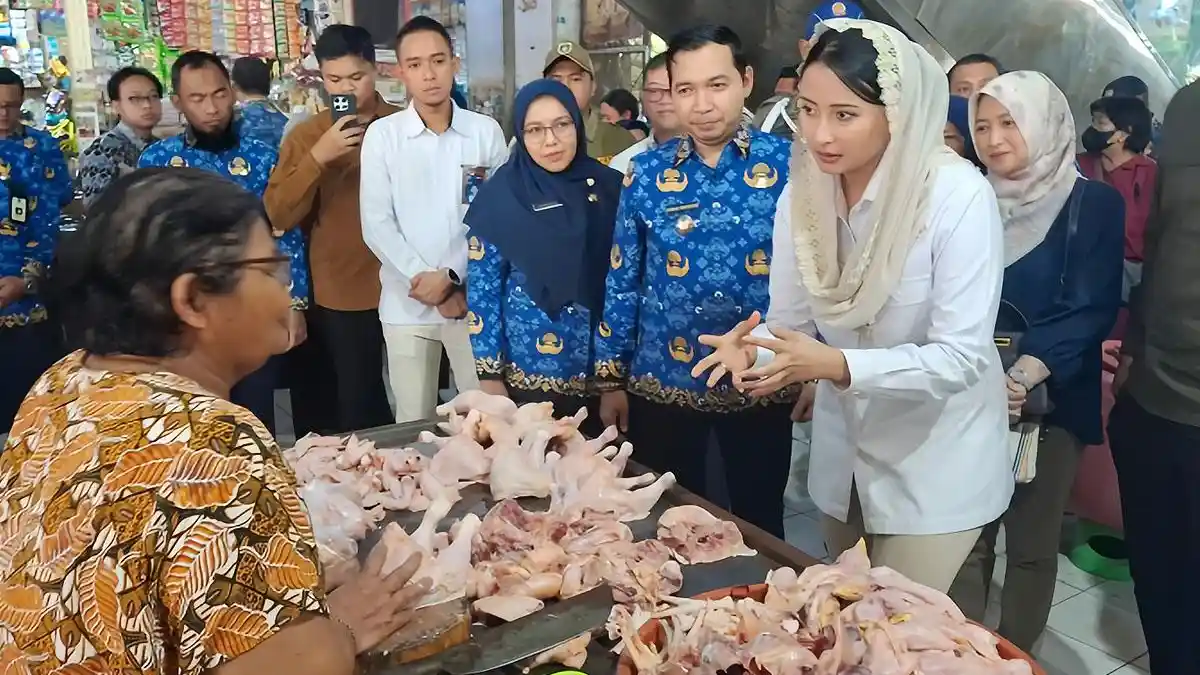 Wamendag Sidak Pasar Besar Madiun, Pastikan Harga Sembako Stabil Jelang Nataru