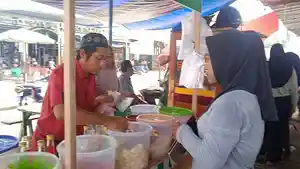 Penjual-es-di-pasar-beduk.jpg