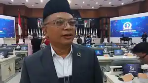 Ketua-Fraksi-PPP-DPRD-Jabar-Zaini-Shofari-saat-diwawancara.jpg