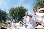 Umat Hindu Adakan Upacara Nyepi Melasti di Pantai Marina Semaran