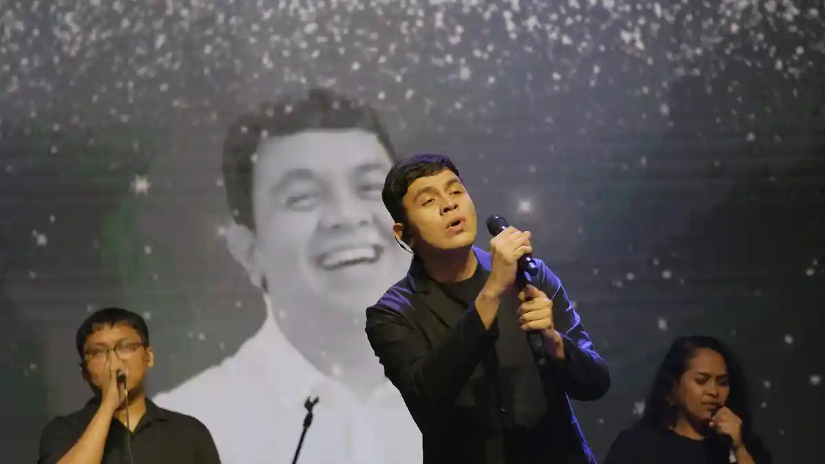 Chord Gitar Dasar dan Lirik Lagu Diri - Tulus: Luka-luka Hilanglah Luka