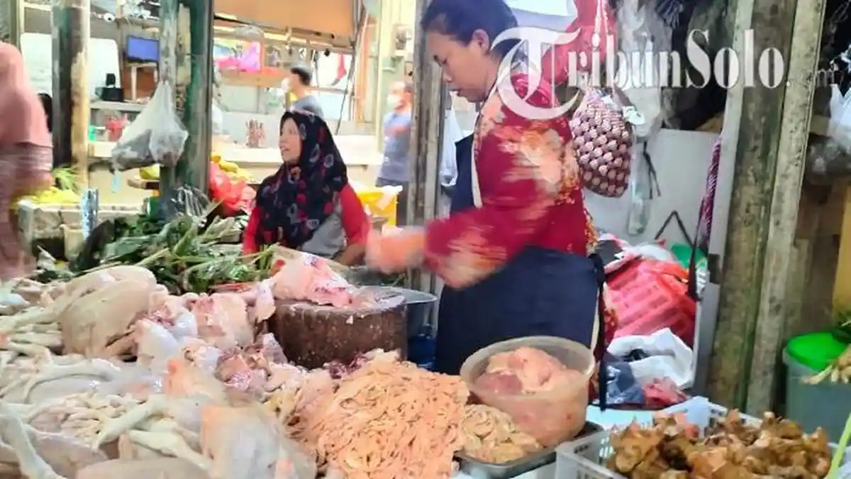 Info Harga di Pasar Bunder Sragen : Daging Sapi Stabil, Daging Ayam Melonjak Tembus Rp 45.000 Per Kg