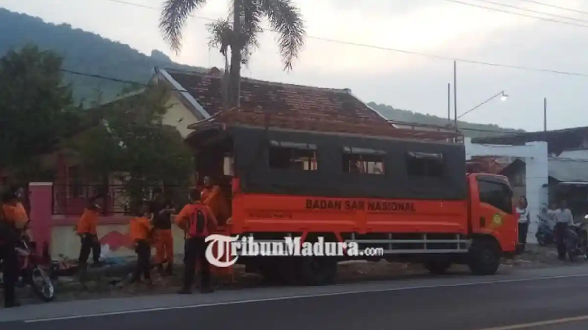 Proses Pencarian Bapak dari Anak yang Jatuh di Jurang Gunung Ringgit Dibantu Tim Basarnas Jember