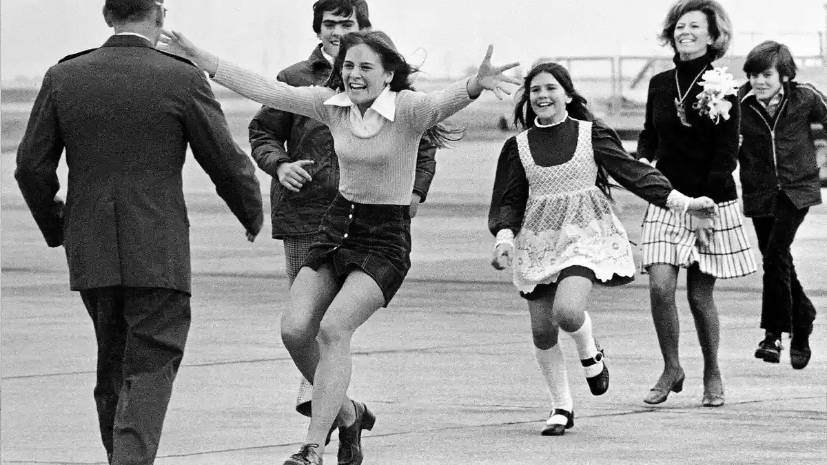 Jejak Sejarah Hari Ini Bertepatan Perang Iran, Burst of Joy: Kisah Nyata di Balik Foto Legendaris