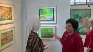 Momen-Para-Istri-Senirupawan-Yogyakarta-Gelar-Pameran-Sketsa-Pelukis-Tino-Sidin.jpg