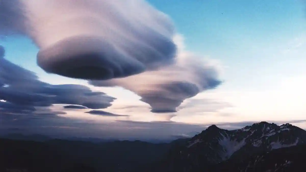Penampakan Awan Lenticular Picu Kehebohan Netizen
