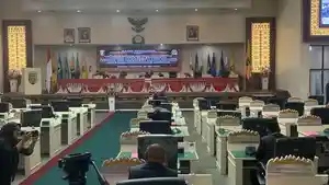 Rapat-paripurna-DPRD-Lampung-22-Mei.jpg