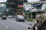 tilang-manual-bermotor-tanpa-helm-di-Kota-Batu-etle.jpg