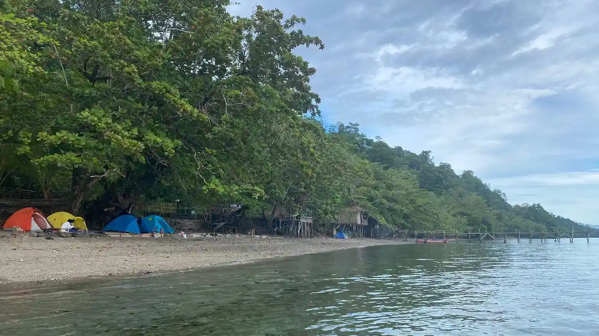 Berwisata di Pantai Moki, Nikmati Keindahan Alam dengan Biaya Terjangkau