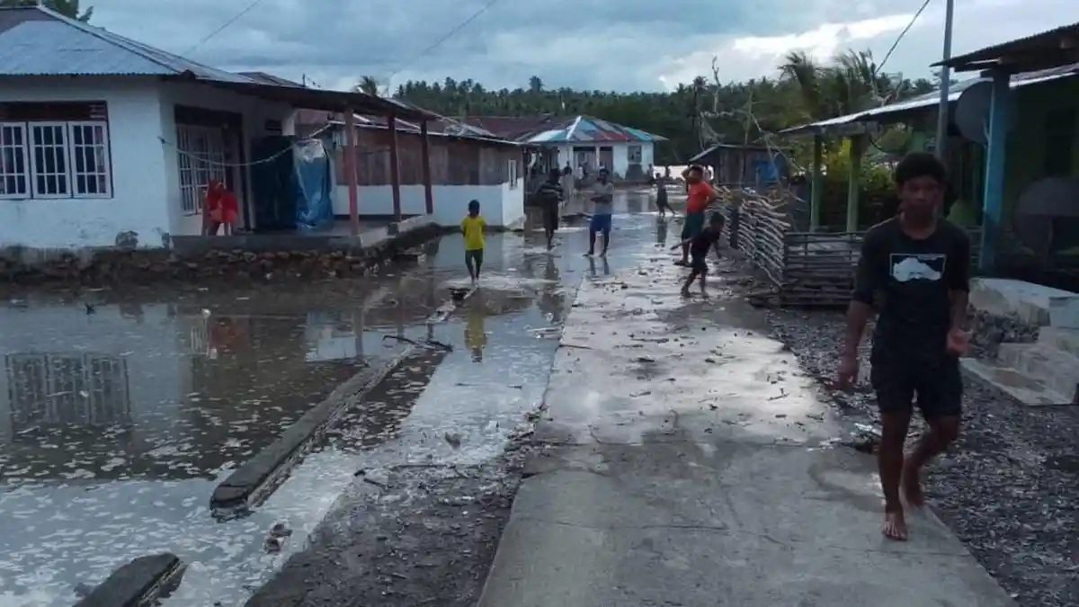 Desa Tabapoma Dihantam Banjir Rob, Warga Minta Pemkab Halmahera Selatan Bangun Talut