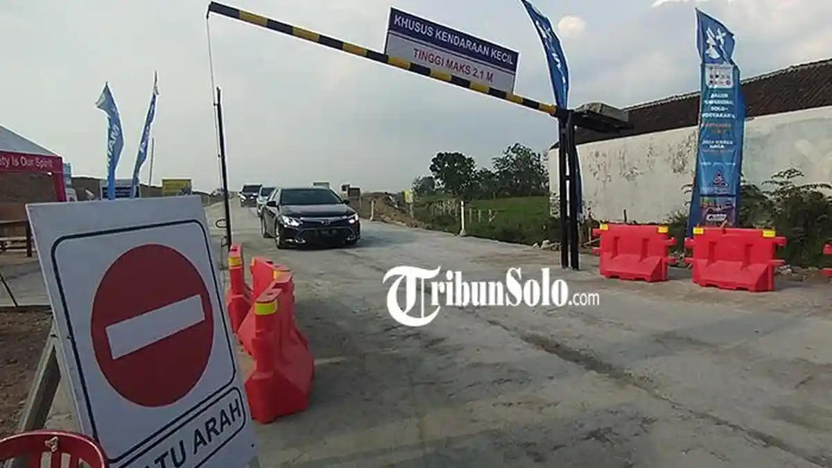 Kondisi Exit Tol di Kateguhan Boyolali, Banyak Kendaraan Pelat Luar Kota Melintas Jelang Lebaran
