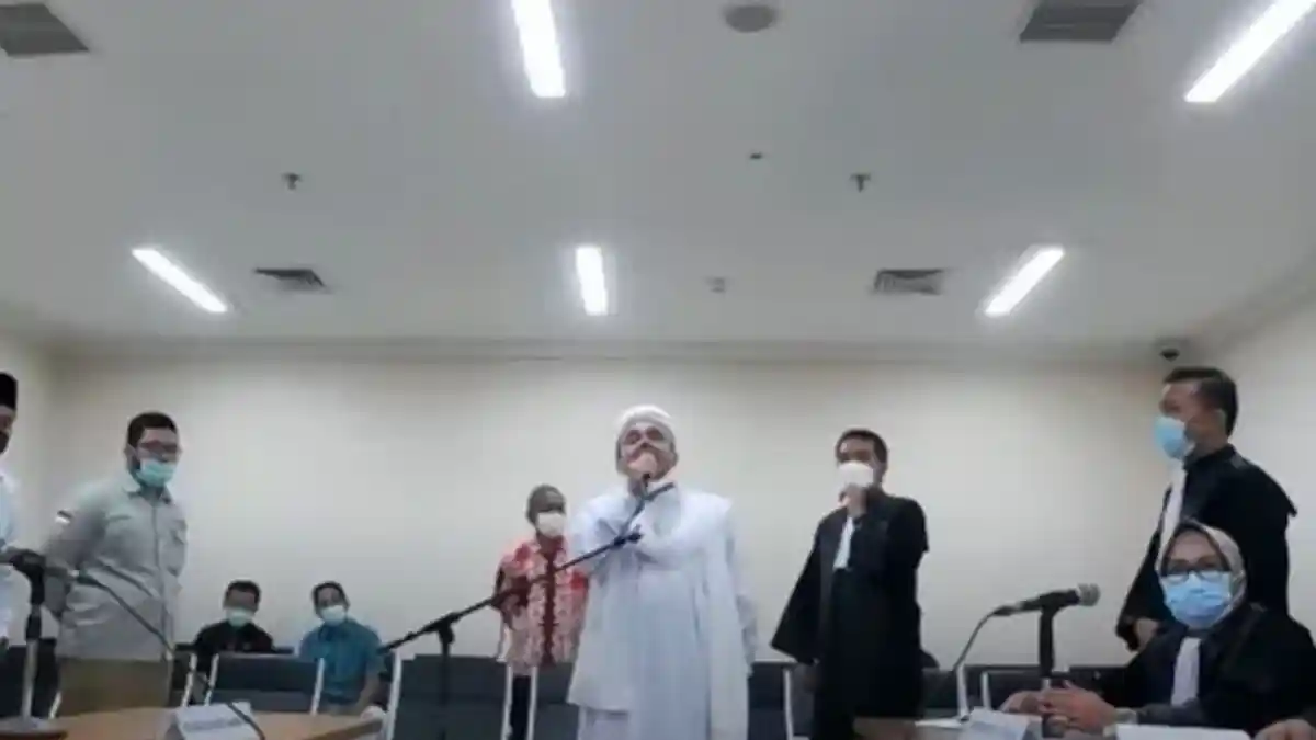 Rizieq Shihab Murka Dipaksa Jalani Sidang Virtual Sampai 'Dorong-dorongan', Polisi: Cuma Mengamankan