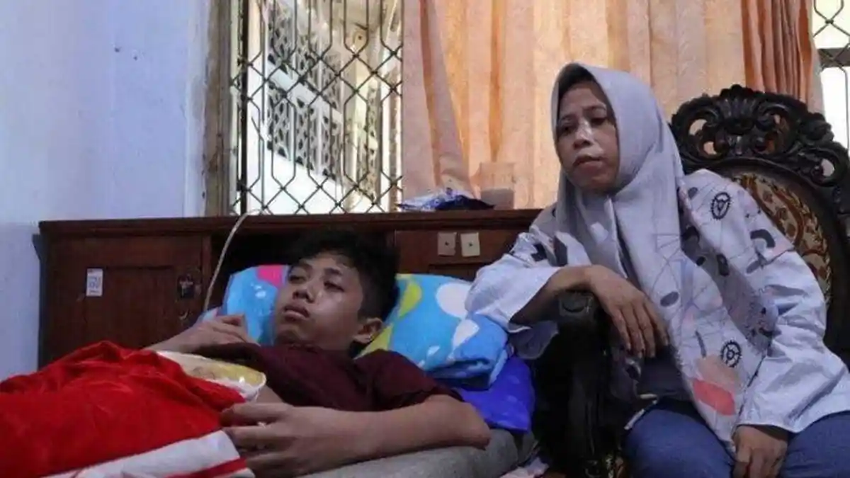 Alat Vital Kena Tendang Saat Bermain, Bocah SD Ini Tak Bisa Buang Hajat hingga Operasi Beberapa Kali