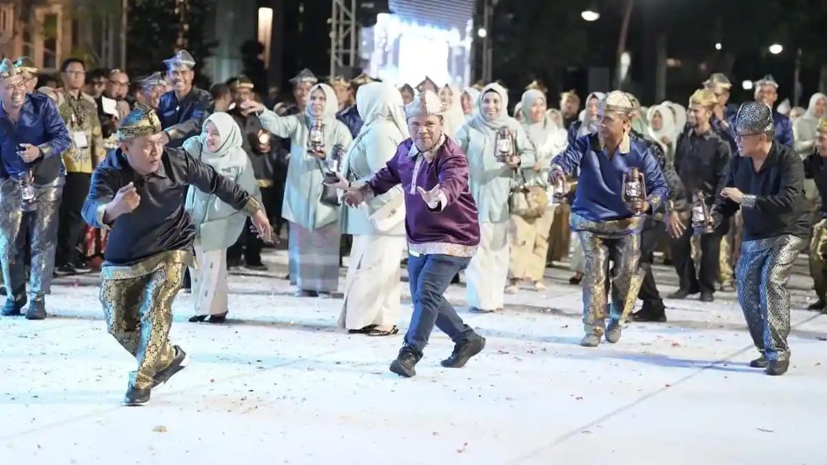 Kontingen Karnaval Budaya Ternate Dapat Apresiasi di Munas APEKSI 2025 - Kota-Ternate-di-Munas-APEKSI-VII-di-Kota-Surabaya-01.jpg