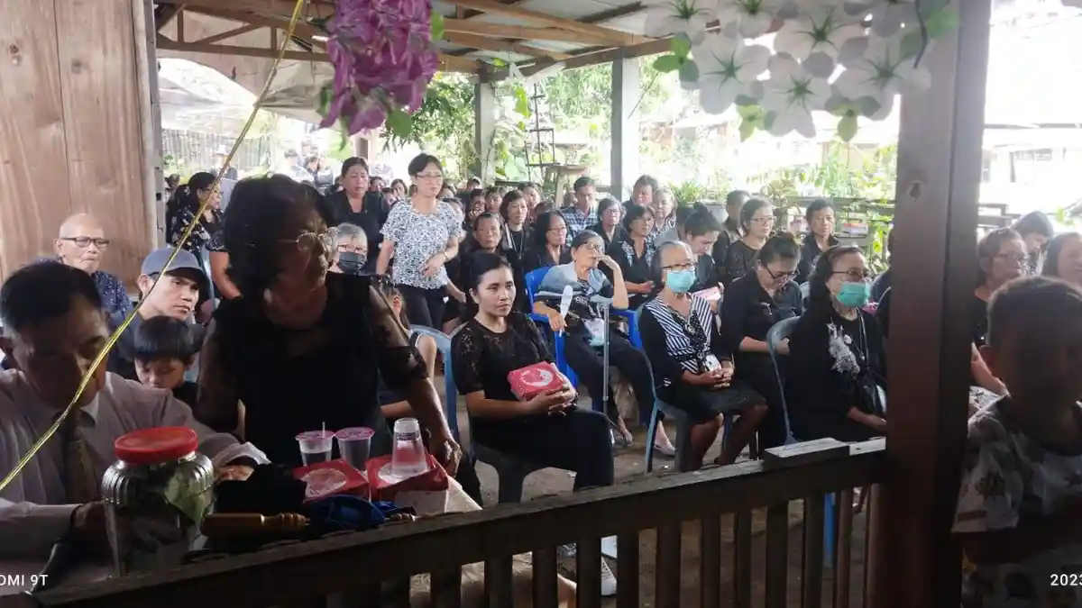 Acara Pemakaman Hanny Tulandi di Rumah Duka Desa Munte Minsel Sulawesi Utara