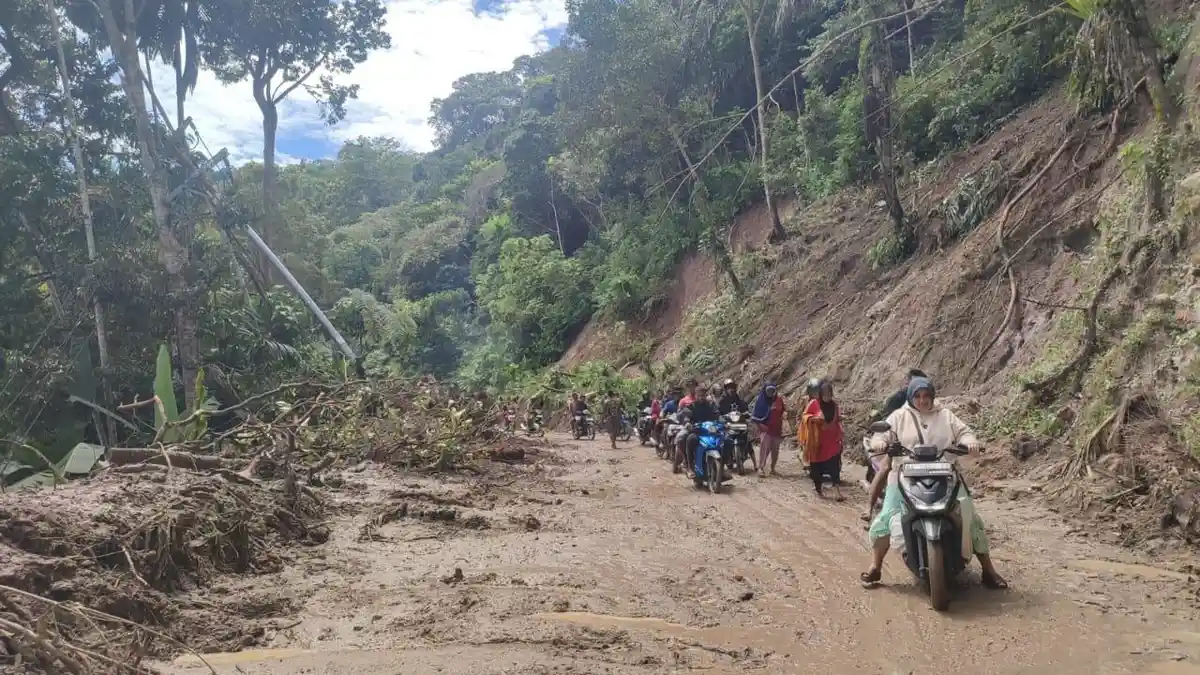 Longsor Timbun Badan Jalan dan Saluran Irigasi di Jorong Bateh Sariak Agam, BPBD: Sudah Dibersihkan