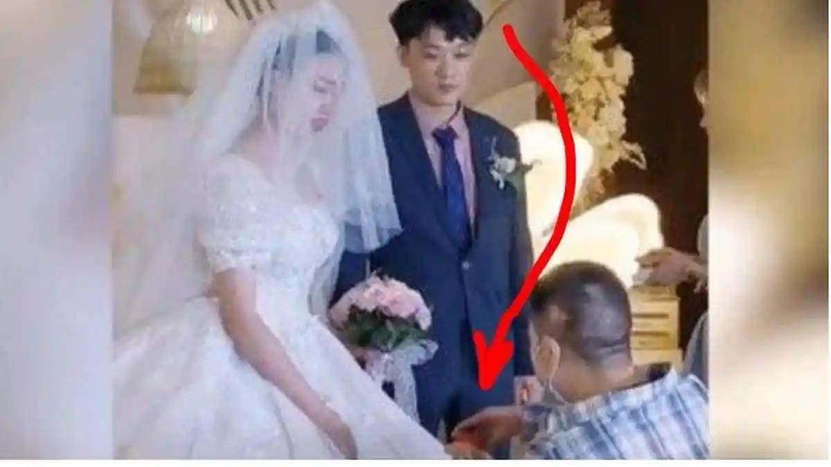Nekat Betul Pria Ini Pasang Cincin ke Mempelai Wanita di Pelaminan, Reaksi Pengantin Pria  Lemas