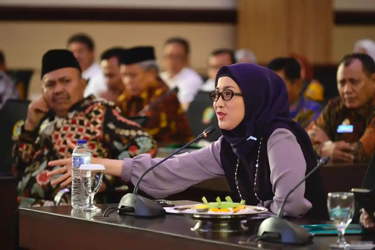 Kritis Soal Data PKH, Begini Reaksi Desi Ratnasari di Kantor Gubernur Sulsel