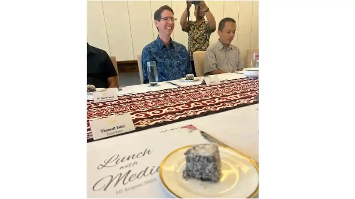 Kejutan Kue Lamington ala 'Chef' Konjen Australia di Makassar Todd Dias