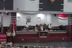 dibacakan-di-ruang-paripurna-dprd-sulsel.jpg