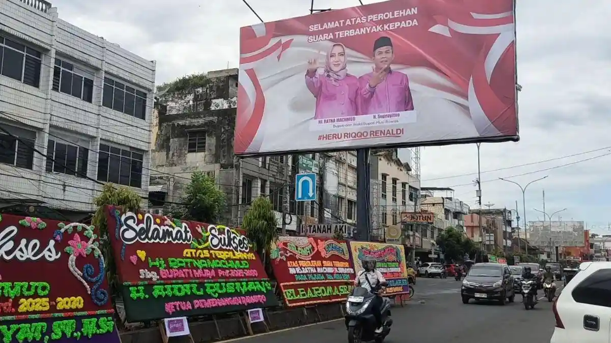 Hasil Pilkada Musi Rawas 2024 : Paslon Ratna-Suprayitno Klaim Unggul, Papan Ucapan Selamat Berjejer