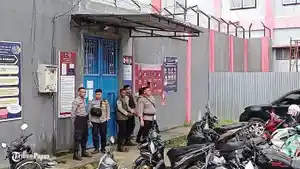 Petugas-Polisi-dari-Polresta-Sorong-Kota-Melakukan-Penjagaan-di-Lapas-Sorong.jpg