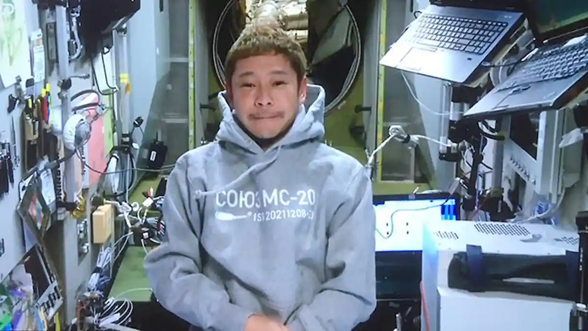 Miliarder Jepang Yusaku Maezawa Bingung Tidur Mengambang di Luar Angkasa