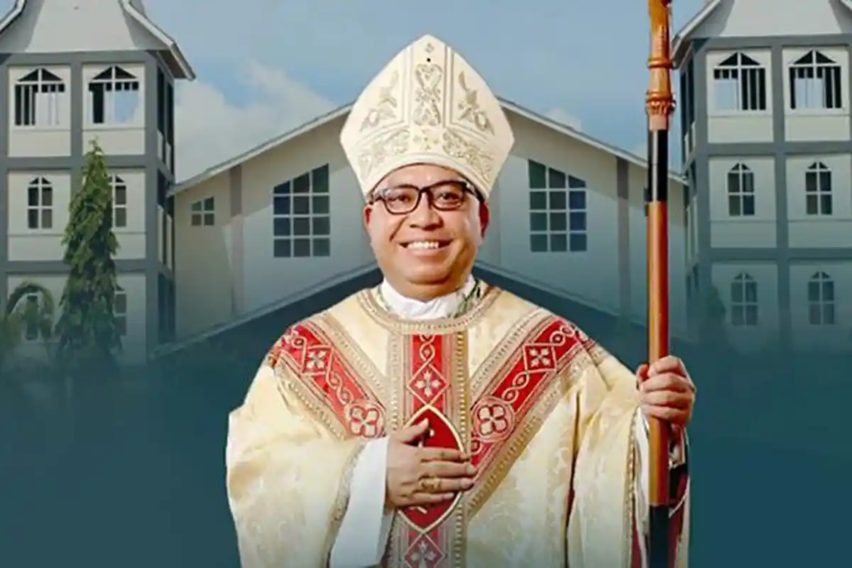 Uskup Labuan Bajo Cerita Ikat Pinggang Terlepas Saat Misa Tahbisan, Umat Terpingkal-pingkal 