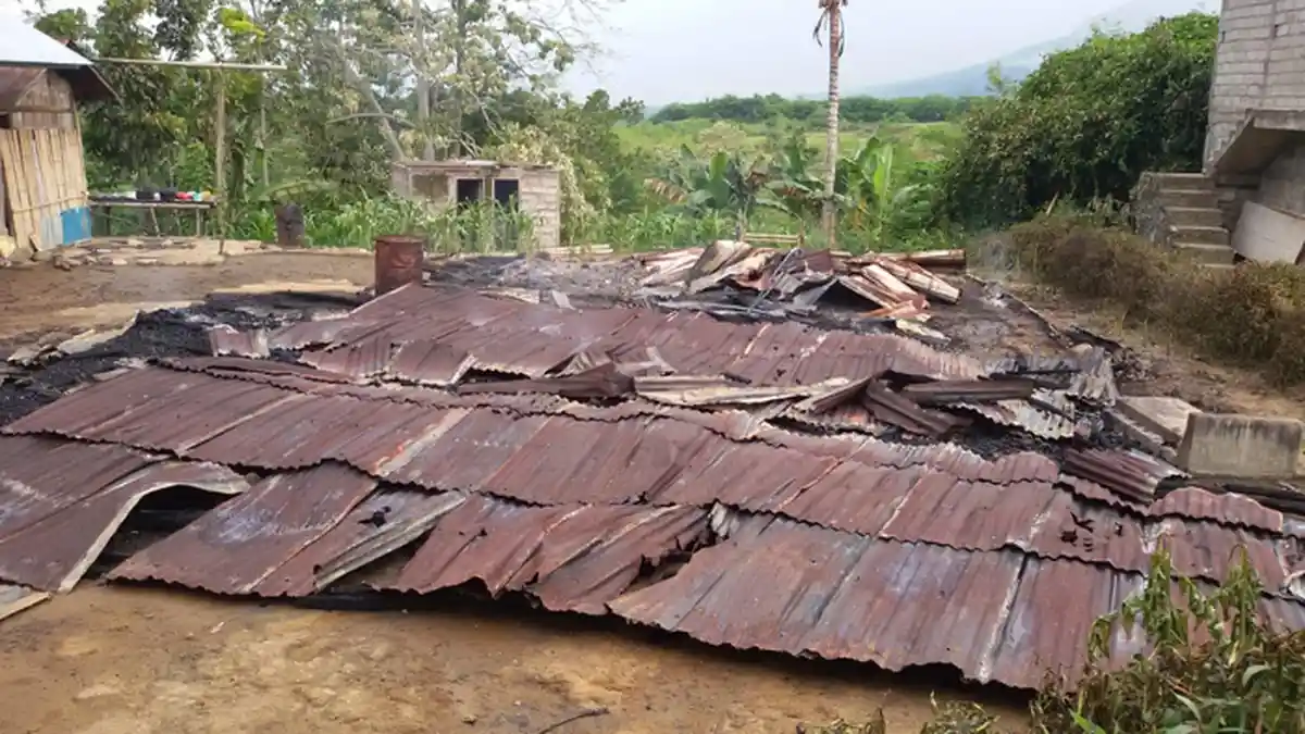 BREAKING NEWS: Rumah Warga Raja Nagekeo Ludes Dilalap Api, tak Ada yang Diselamatkan