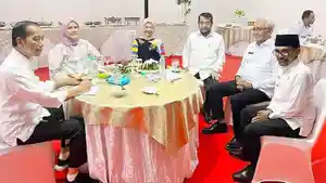jokowi-makan-malam-di-rumah-anwar-usman.jpg