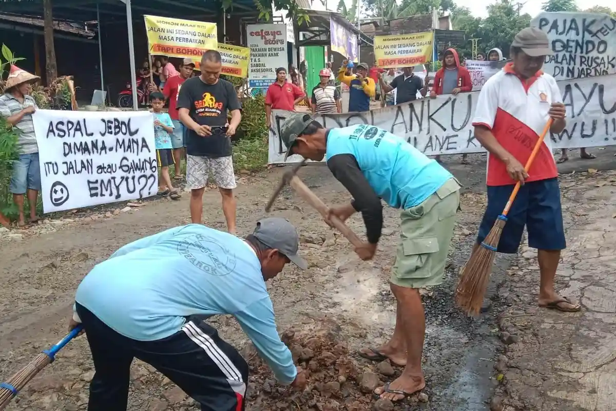 Jalan Rusak Parah Jebol di Mana-mana, Warga Dukuhseti Pati: Itu Jalan atau Gawang Emyu?