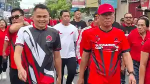 Ketua-DPC-PDIP-Minahasa-Tenggara-Mitra-Ronald-Kandoli-menghadiri-Fun-Walk.jpg