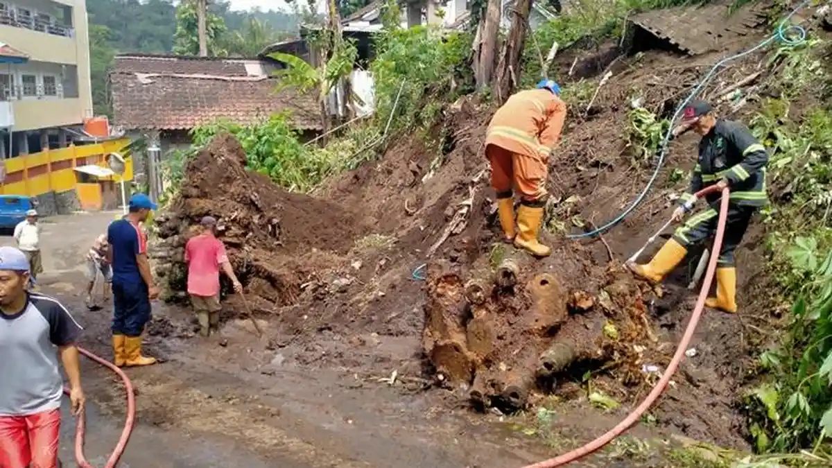 Tebing Longsor di Grabag Magelang, Akses Jalan Warga Sempat Tertutup