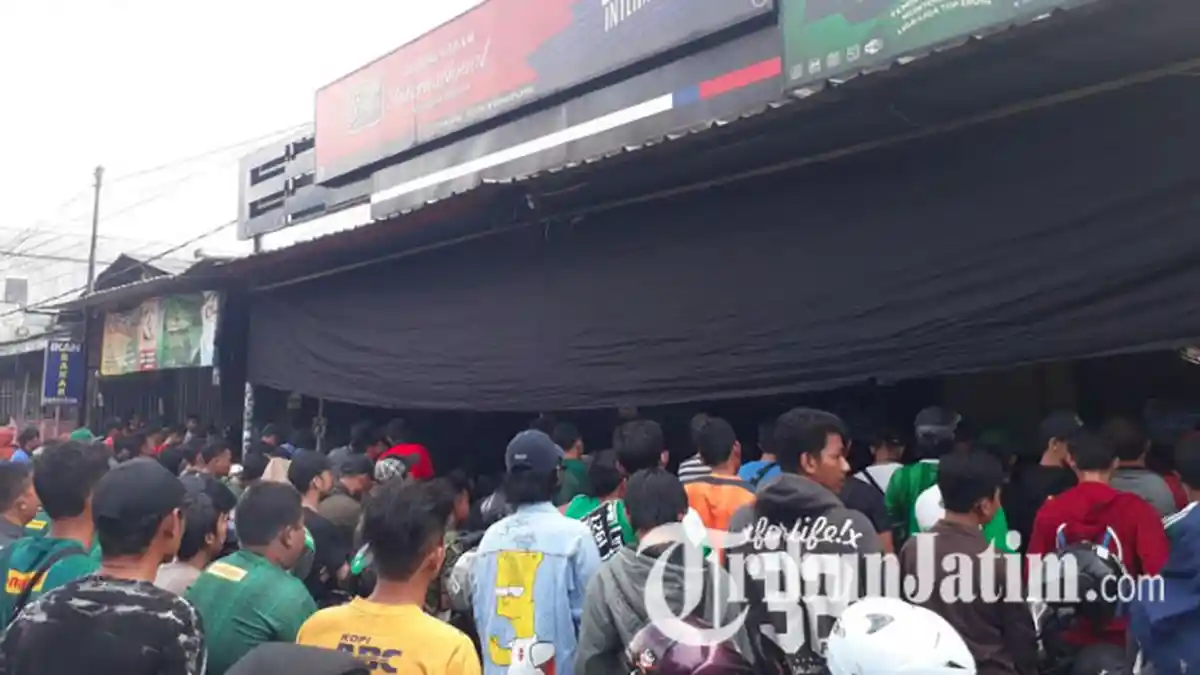 VIDEO: Meriahnya Nobar di Surabaya Usai Irfan Jaya Mencetak Gol ke Gawang PSMS Medan