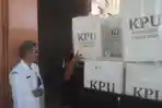 Ketua-KPU-Mateng-Alamsyah-saat-ditemui-di-gudang-logistik-KPU-Mateng.jpg