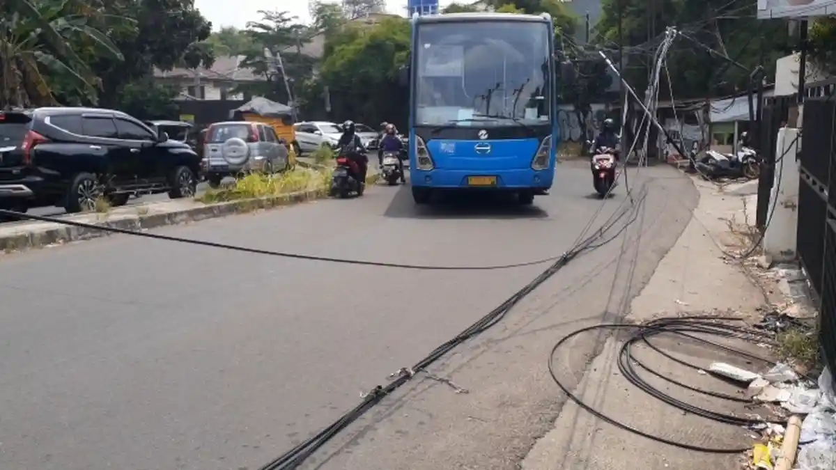 Polisi Panggil Transjakarta Terkait Kecelakaan yang Merobohkan Baliho dan Tiang di Cirendeu