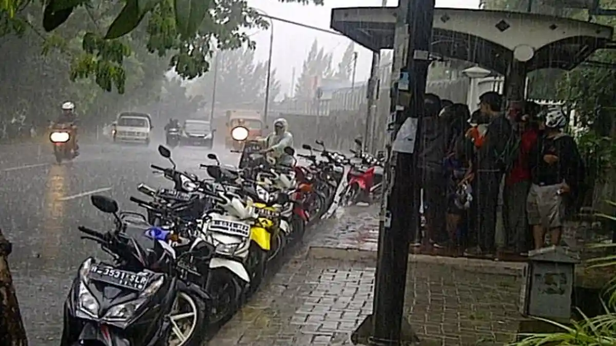 Hujan Deras, Situasi Jalan Ibu Kota Terpantau Padat