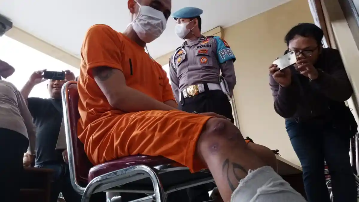 Begal yang Bacok Driver Ojol di Bandung Ditembak Polisi, Diringkus 2 Jam Usai Beraksi