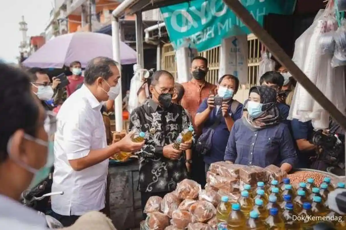 Tinjau Pasar, Mendag Tak Temui Pedagang Jual Harga Minyak Goreng Sesuai HET