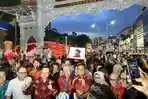 anies-baswedan-saat-berfoto-di-gapura-kawasan-glodok-pancoran-43.jpg
