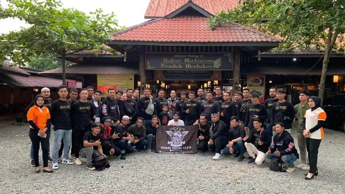 Sobat Ninja Club Medan bersama Enervon-C Bagikan 1000 Takjil ke Masyarakat