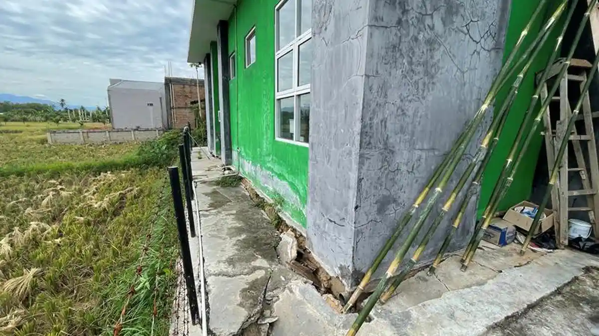 Gedung Baru KUA Susoh Abdya Mulai Rusak dan Terancam Ambruk, Ini Kata Roni Haldi