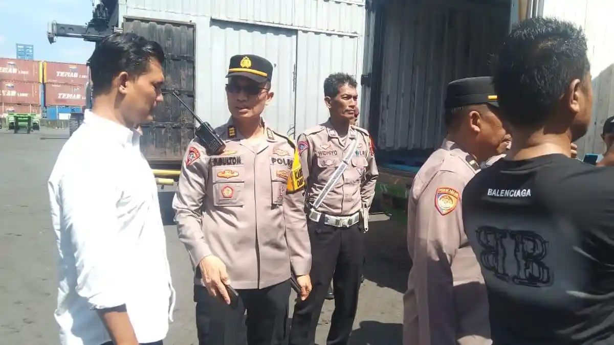 Polres Pelabuhan Belawan Lakukan Pengamanan Transit Logistik Pilkada 2024