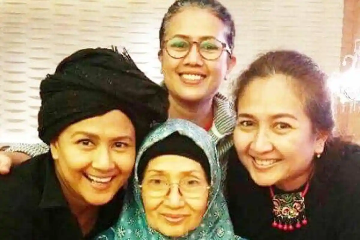 Ucapan Ade Irawan Saat Ria Irawan Meninggal Dunia, Kini Aktris Senior Ini Menyusul Anak Ketiganya